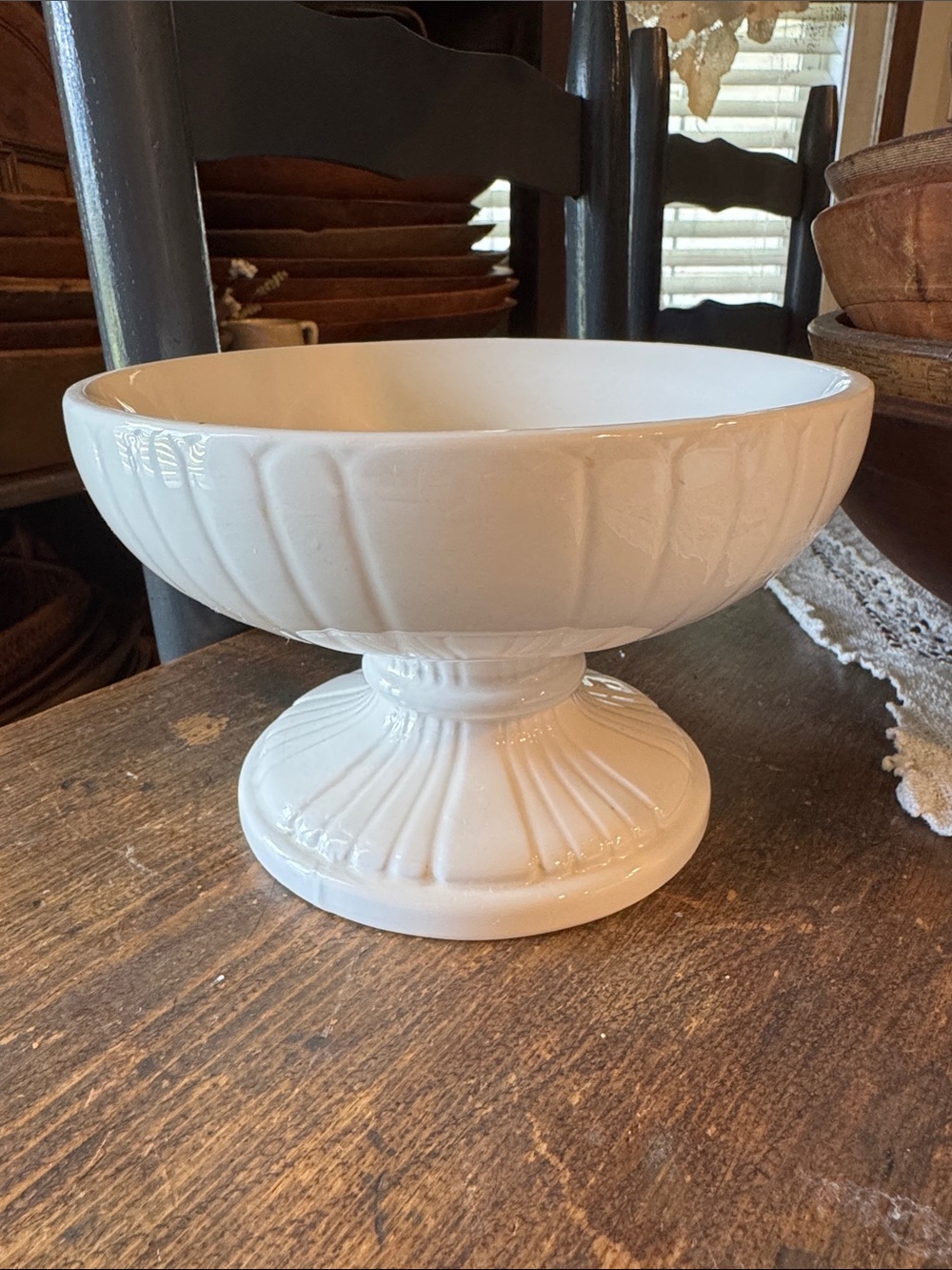 Vintage Arnart Sorrento
Pedestal Bowl White Ceramic Centerpiece Compote 33/41